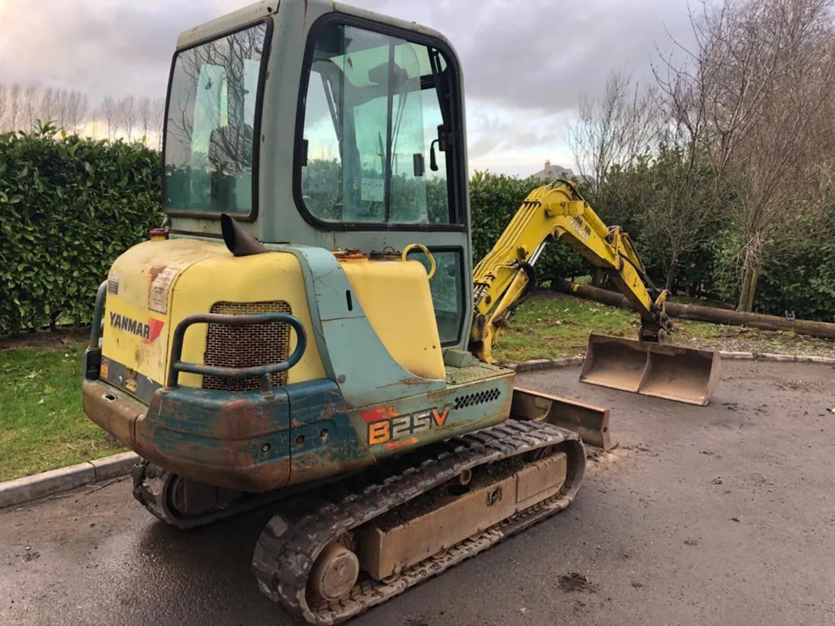 Mini digger exports uk and ireland - Image 1