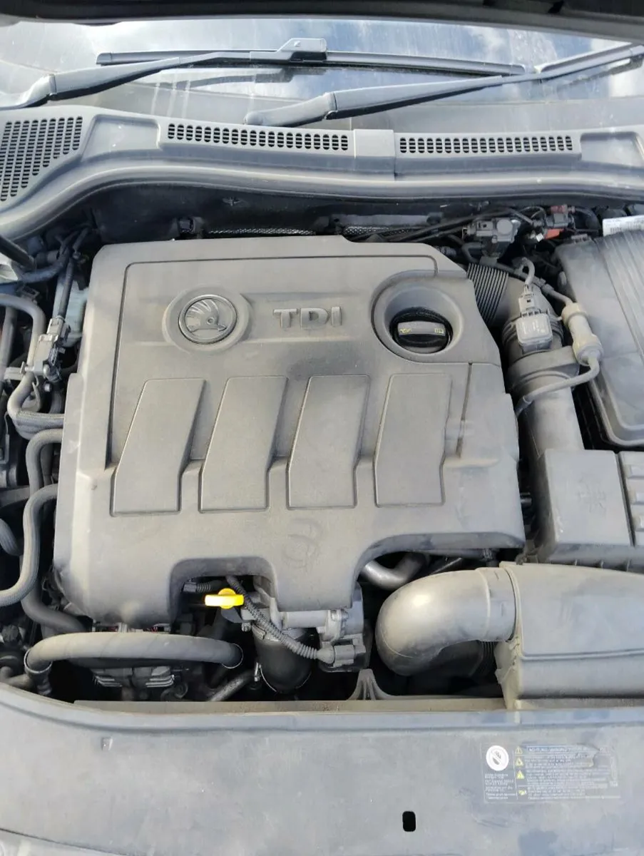 Breaking Skoda superb 2015 1.6tdi cayc - Image 2