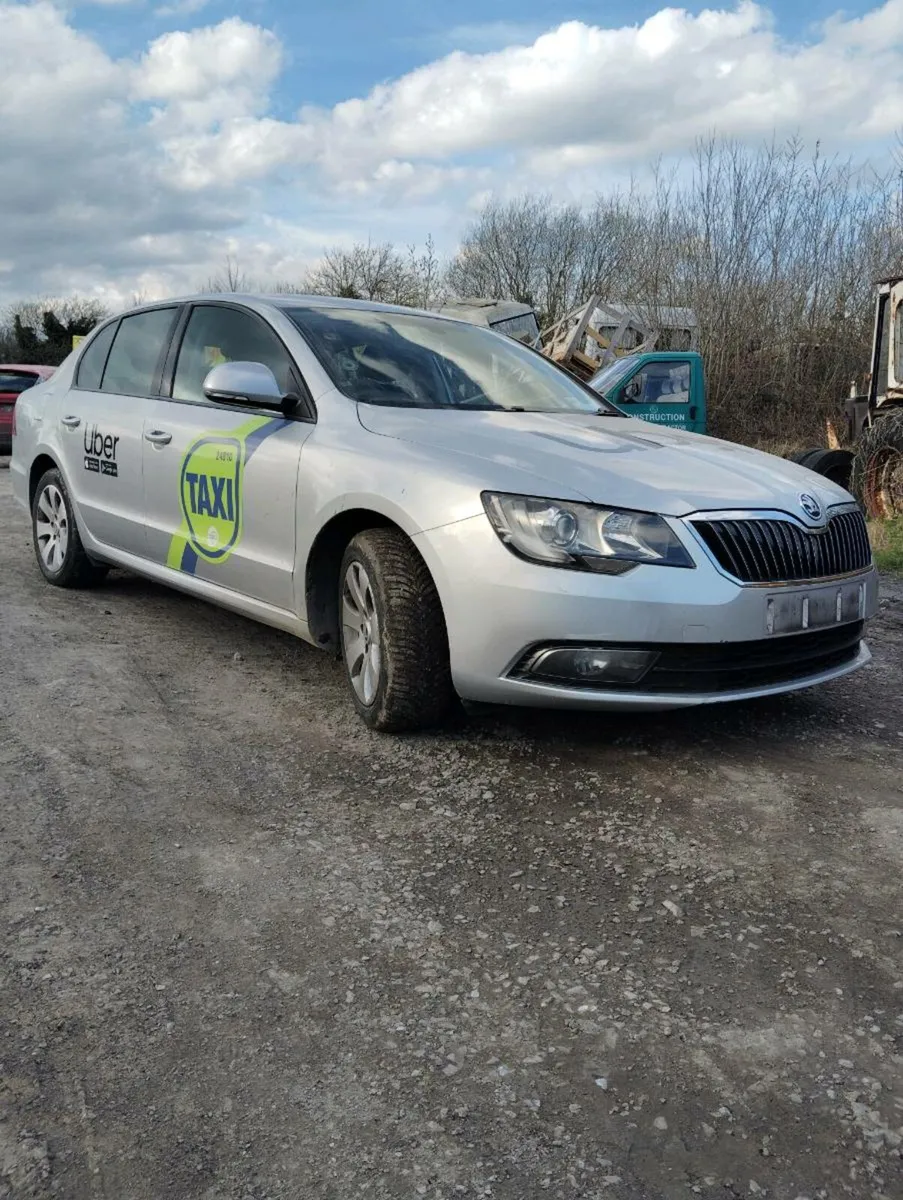 Breaking Skoda superb 2015 1.6tdi cayc - Image 1
