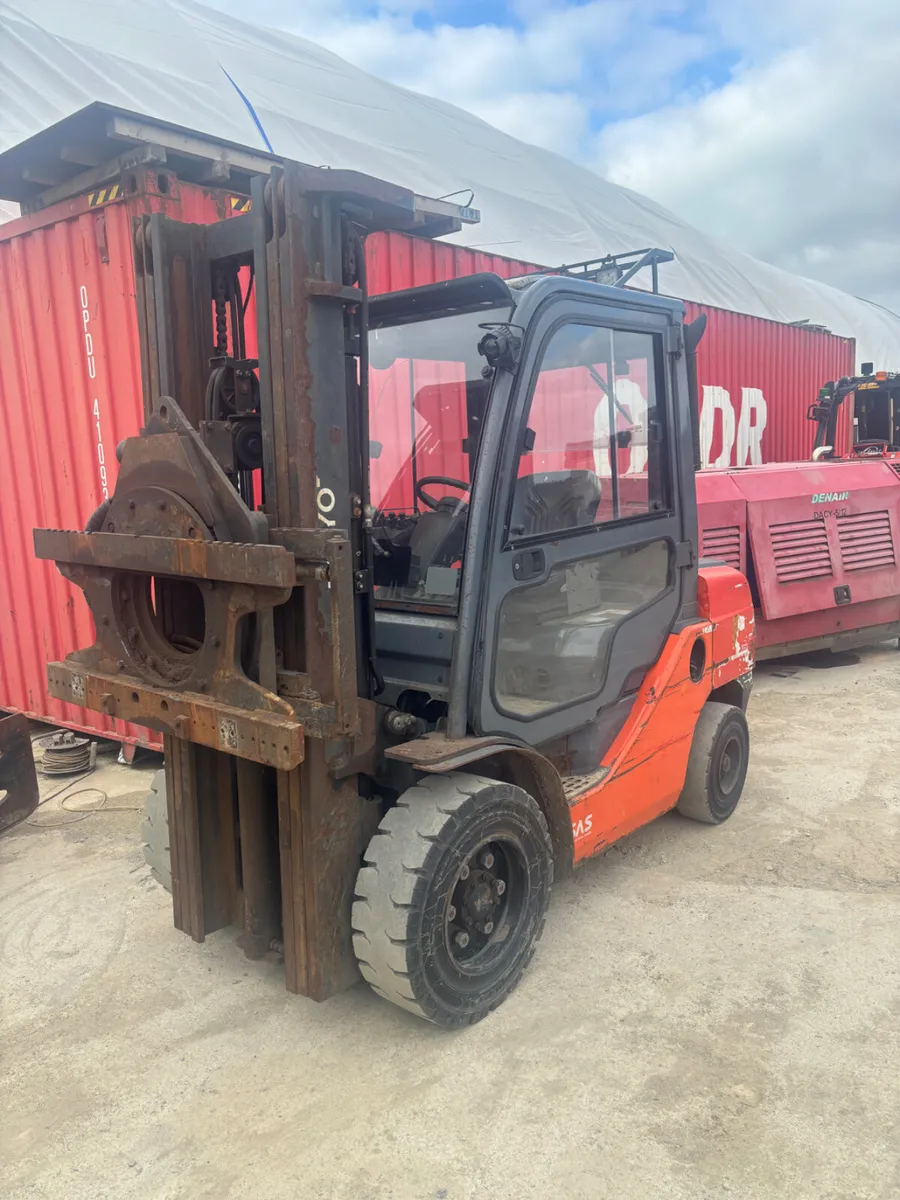 2019 Toyota  Forklift with Cab & Rotary - Image 2
