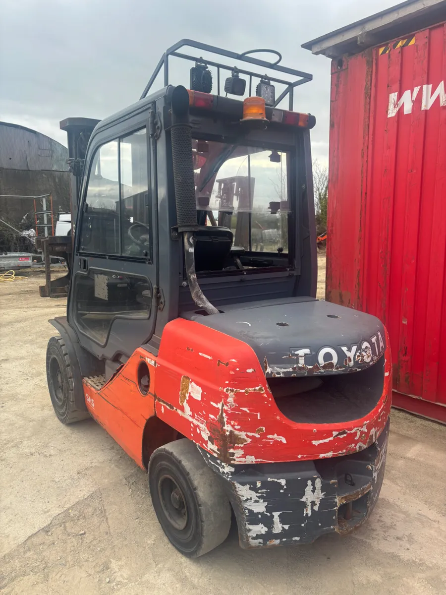 2019 Toyota  Forklift with Cab & Rotary - Image 1