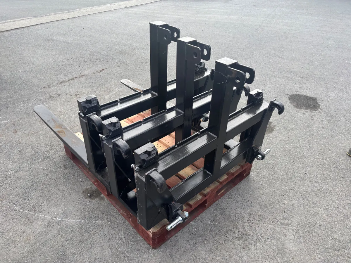 pallet fork 3 point linkage and euro brackets - Image 1