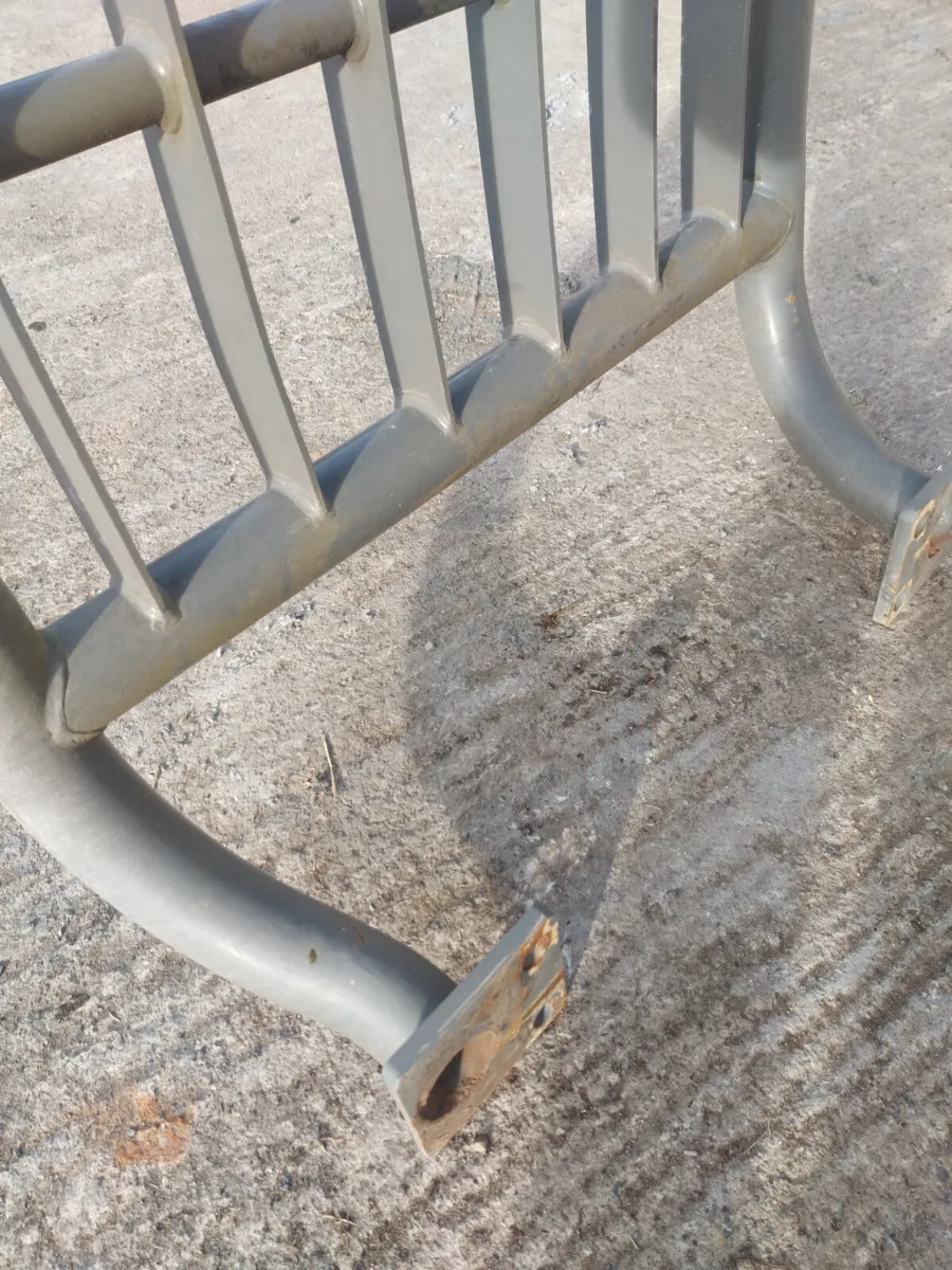 Excavator cab guard - Image 4