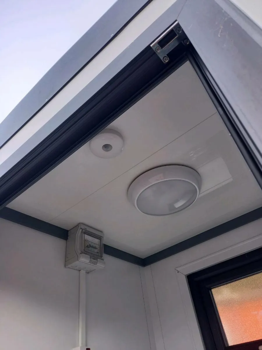 Portable toilet - Image 3