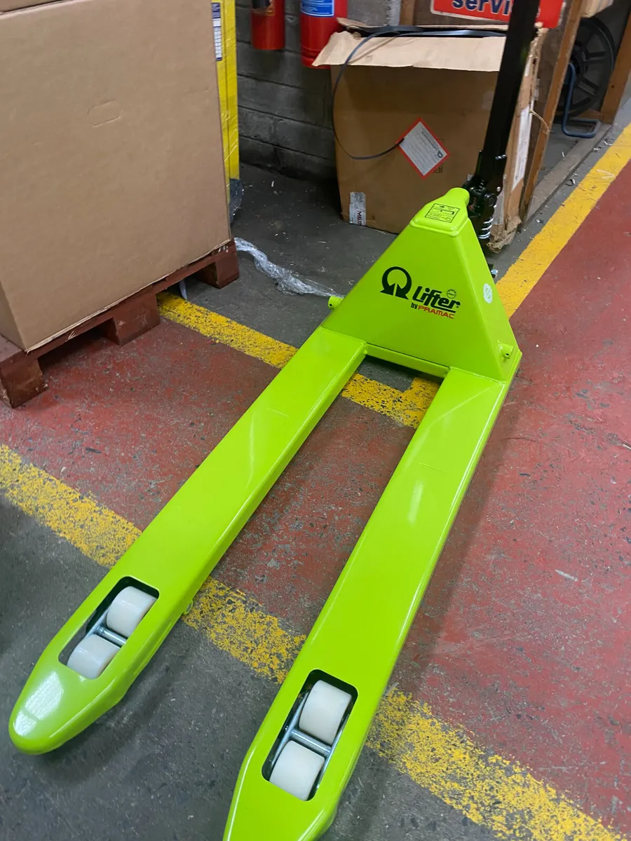 PALLET TRUCKS.  2.5 Ton .METRIX / PRAMAC - Image 2