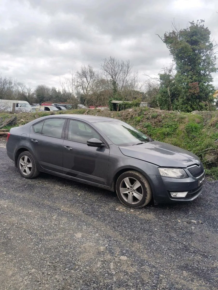 Breaking Skoda Octavia 2015 2.0tdi ckfc qse lf7y - Image 1