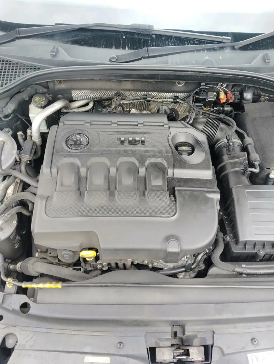 Breaking Skoda Octavia 2015 2.0tdi ckfc qse lf7y - Image 3