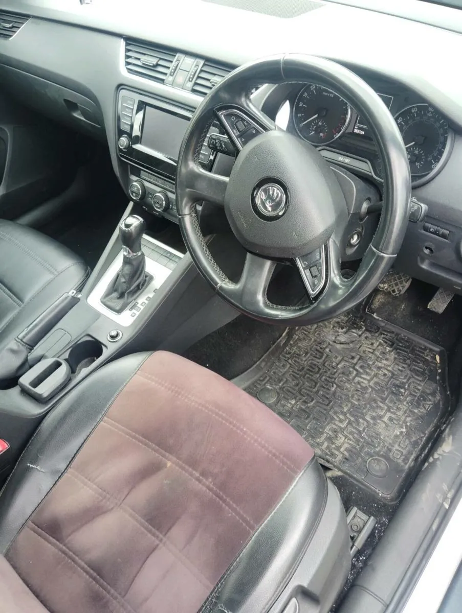 Breaking Skoda Octavia 2015 2.0tdi ckfc qse lf7y - Image 4