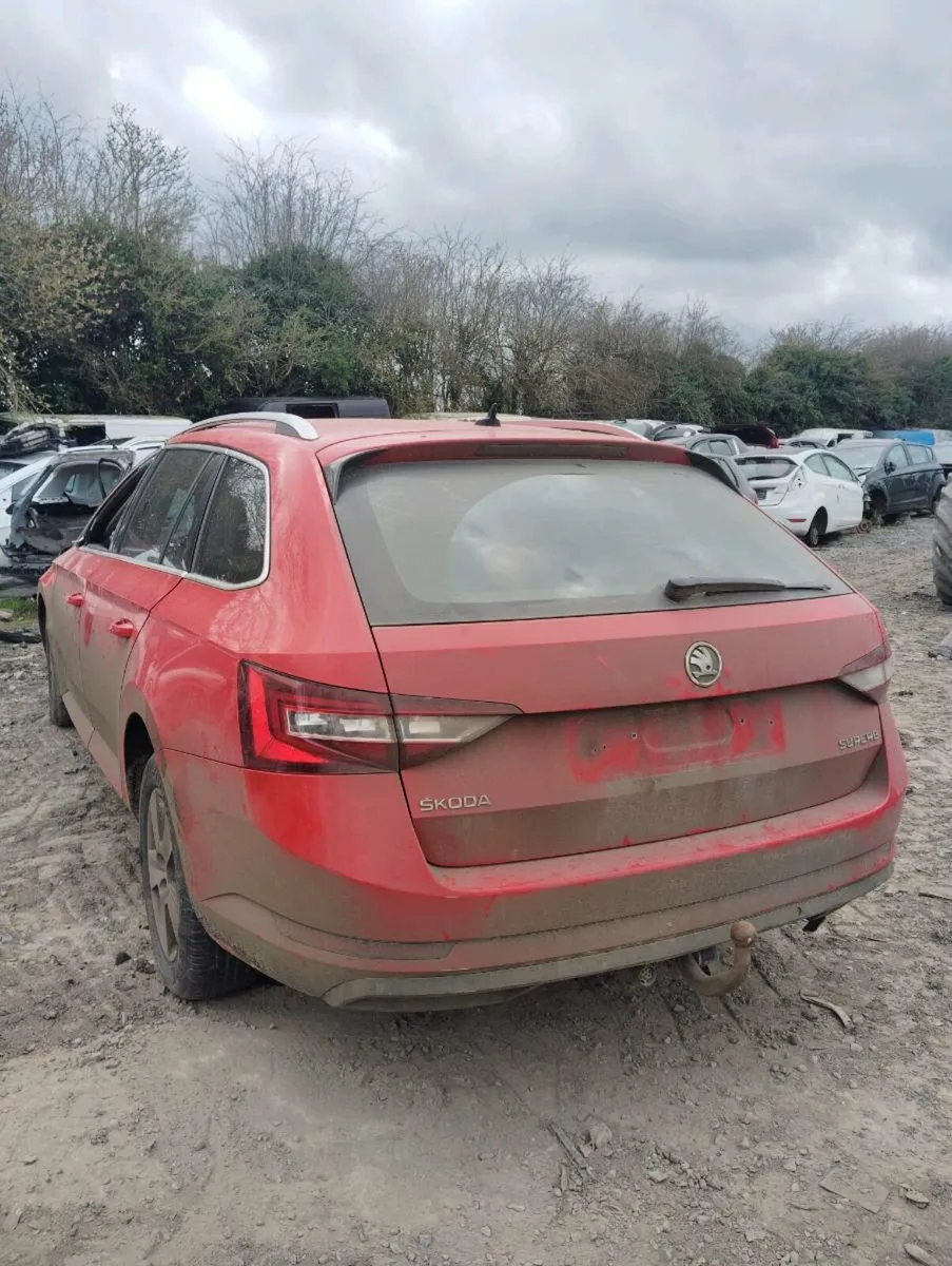 Breaking Skoda superb 2017 dcx - Image 4