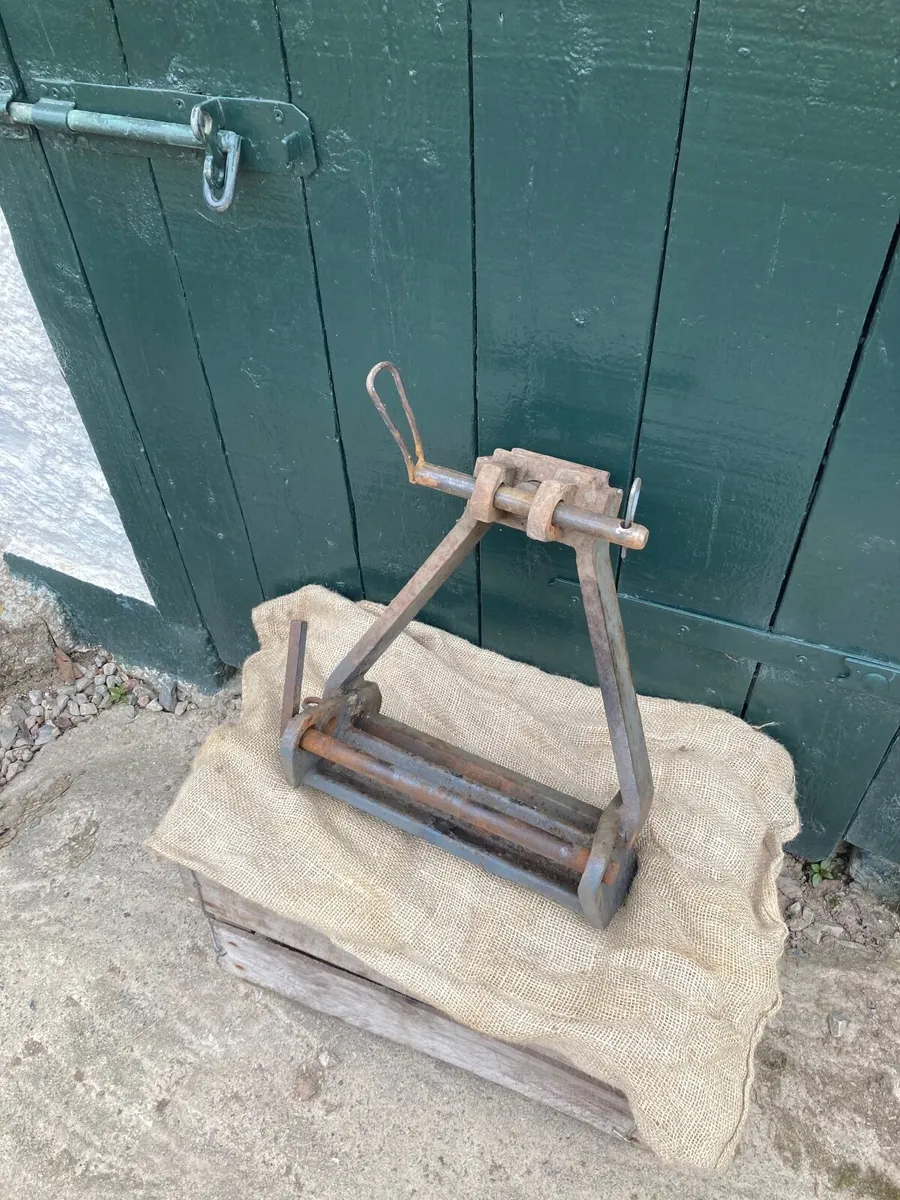 Massey Ferguson tractor drawbar cradle - Image 1