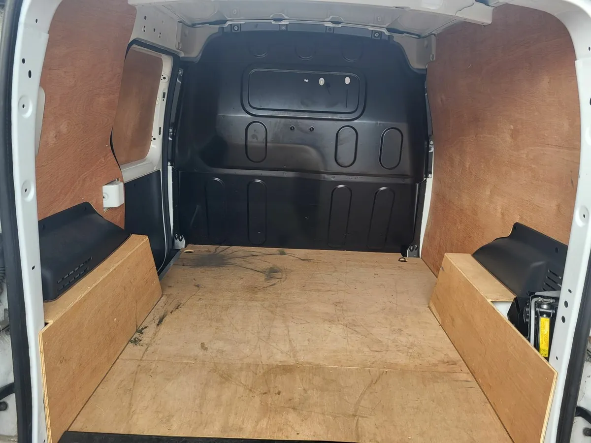 RENAULT KANGOO ZE ELECTRIC . €3950+VAT.  LOW KM. - Image 3