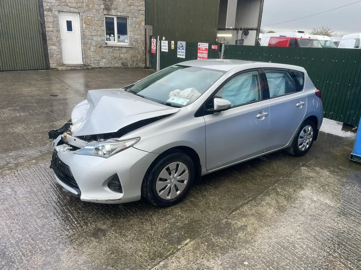 151 Toyota auris 1.33vvti for dismantling