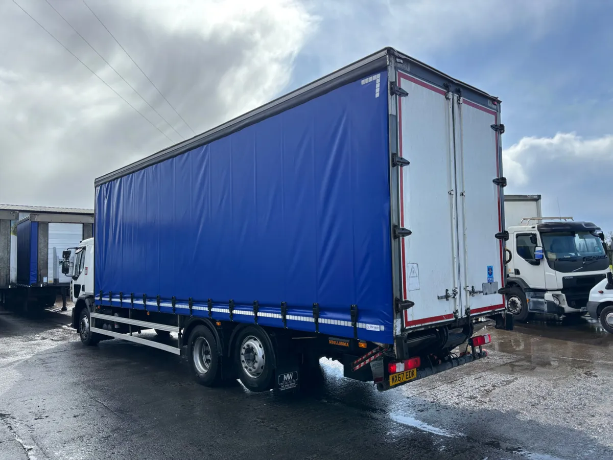 2018 Renault D26 Curtainsider Rear Lift Sleeper Ca - Image 3
