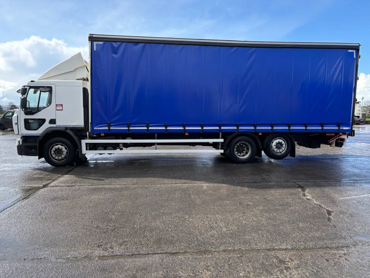 2018 Renault D26 Curtainsider Rear Lift Sleeper Ca - Image 4