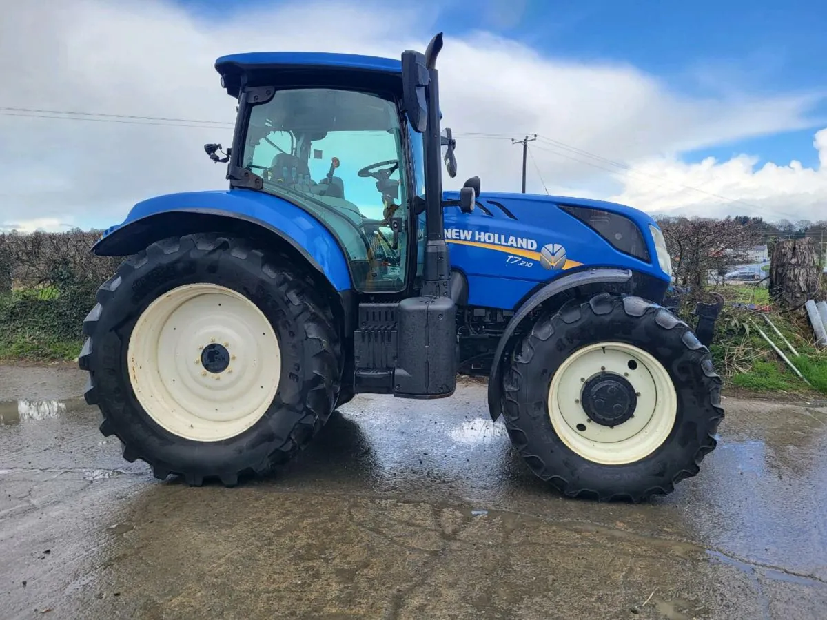 New Holland T7210 - Image 1