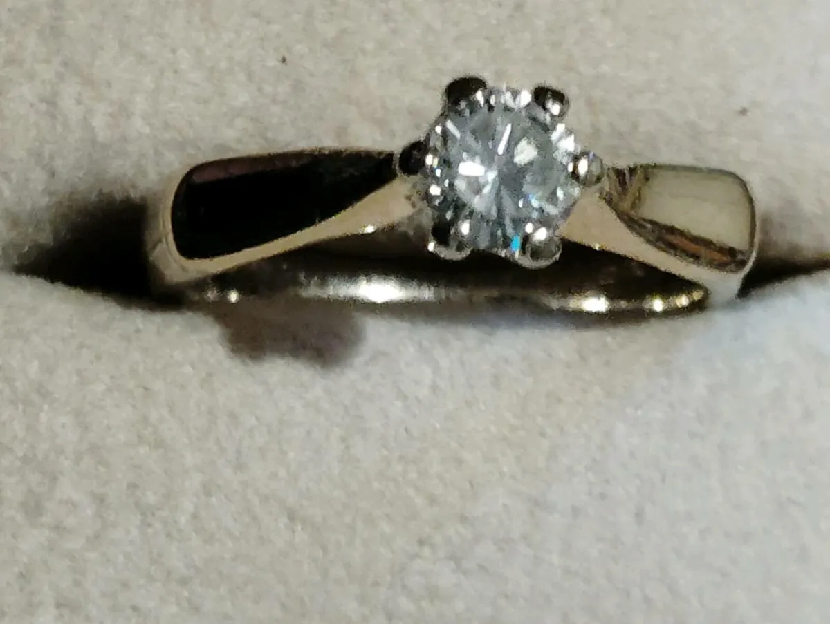 Single stone 18k gold last price drop - Image 3