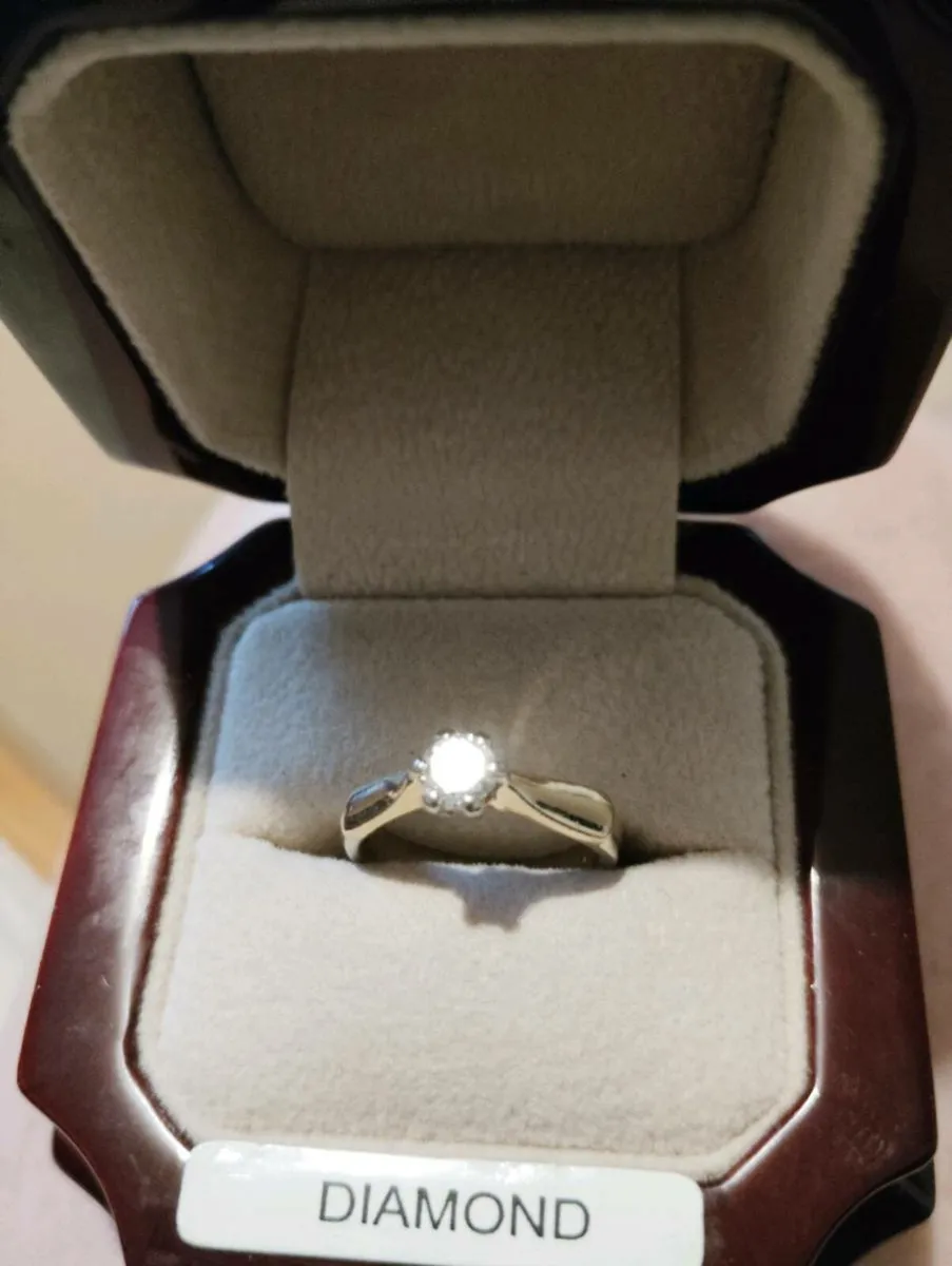 Single stone 18k gold last price drop - Image 4