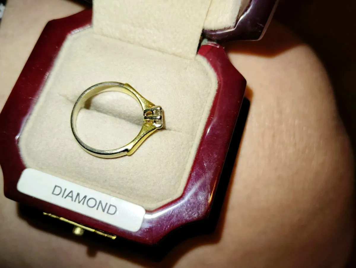 Single stone 18k gold last price drop - Image 2