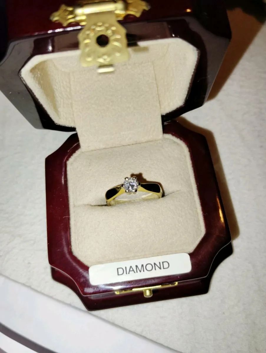 Single stone 18k gold last price drop - Image 1