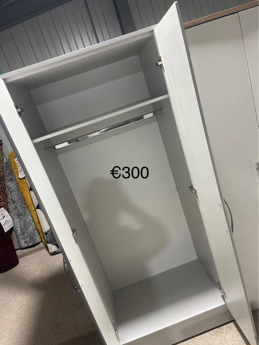 Carpet luxury bedding and furniture - Image 2