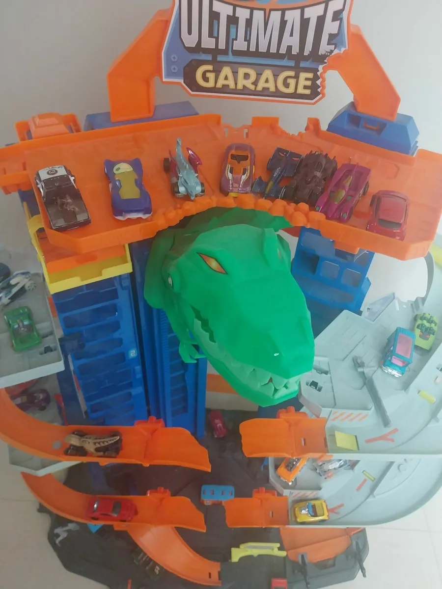 Hotwheels Ultimate Garage with Cars - Image 2