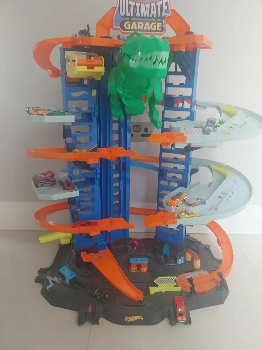 Hotwheels Ultimate Garage with Cars - Image 3