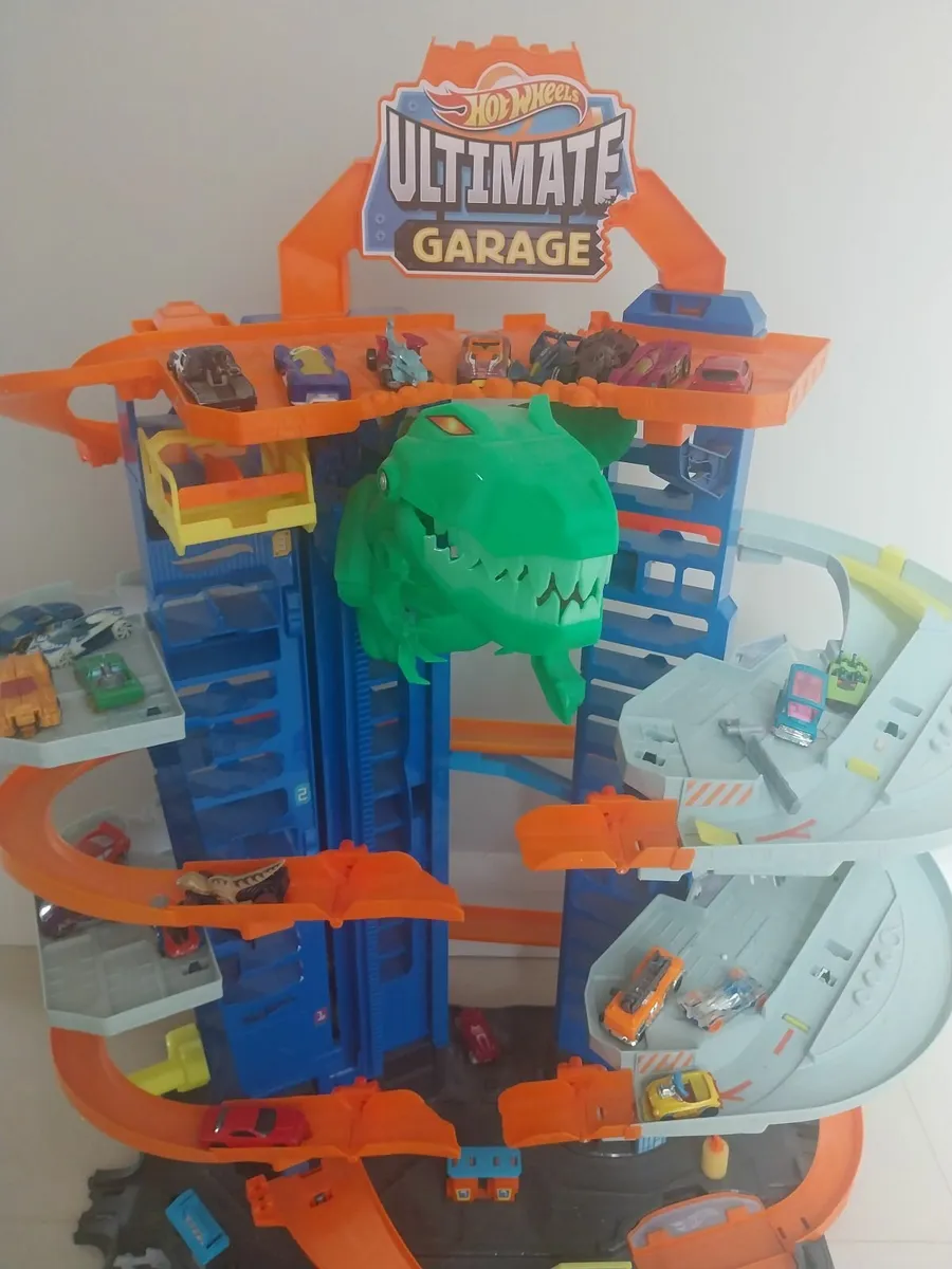 Hotwheels Ultimate Garage with Cars - Image 4