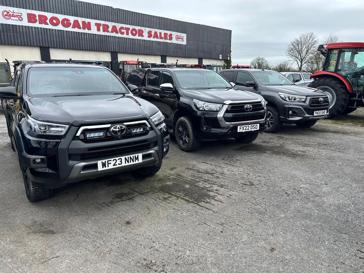 TOYOTA HILUX - Image 2