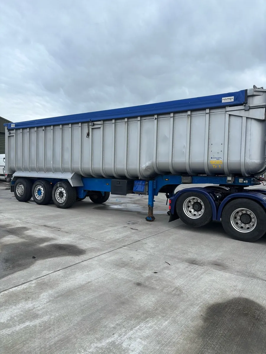 Fruehauf tipper - Image 1