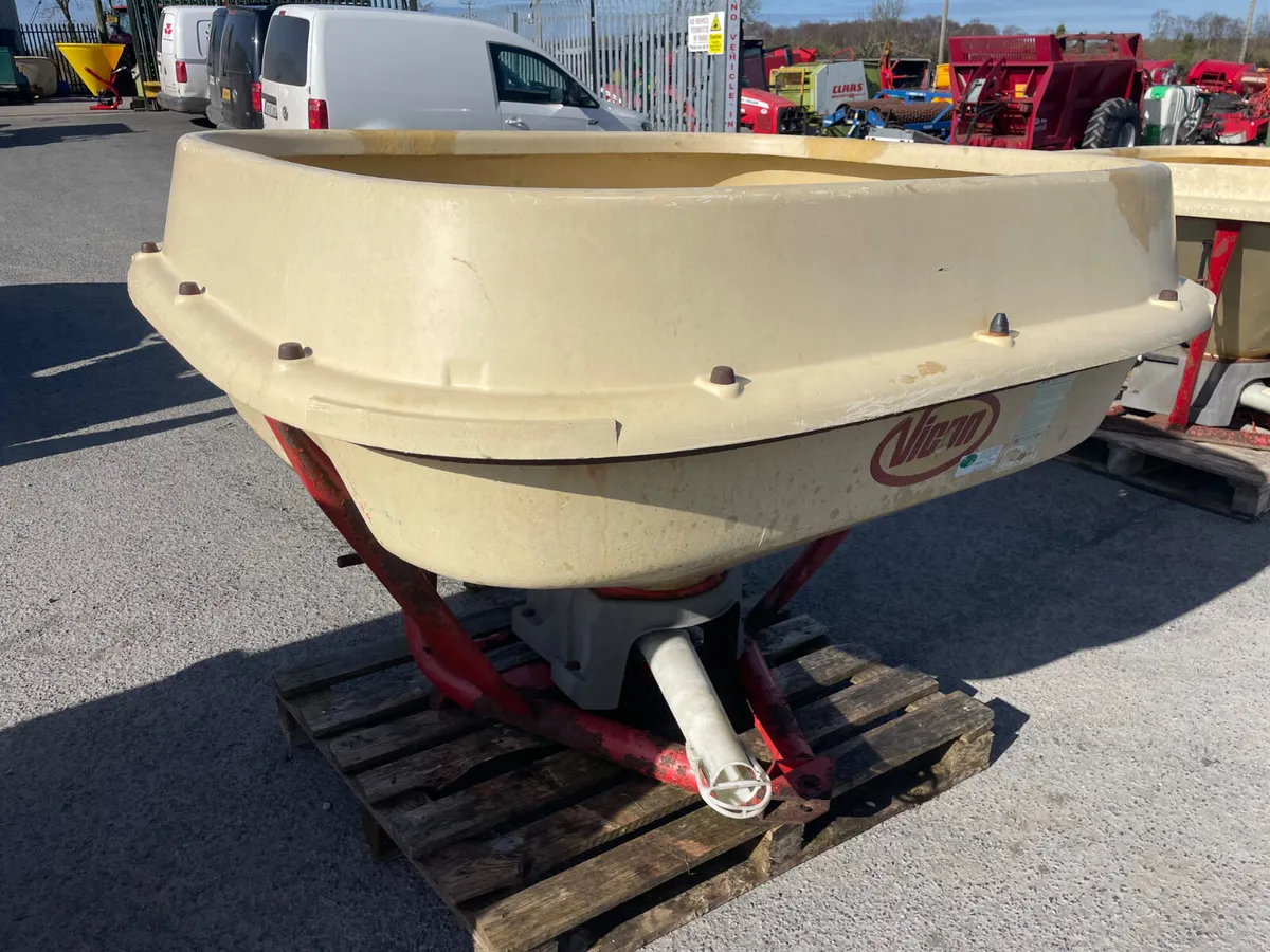 Vicon 1 ton fertiliser spreader - Image 3