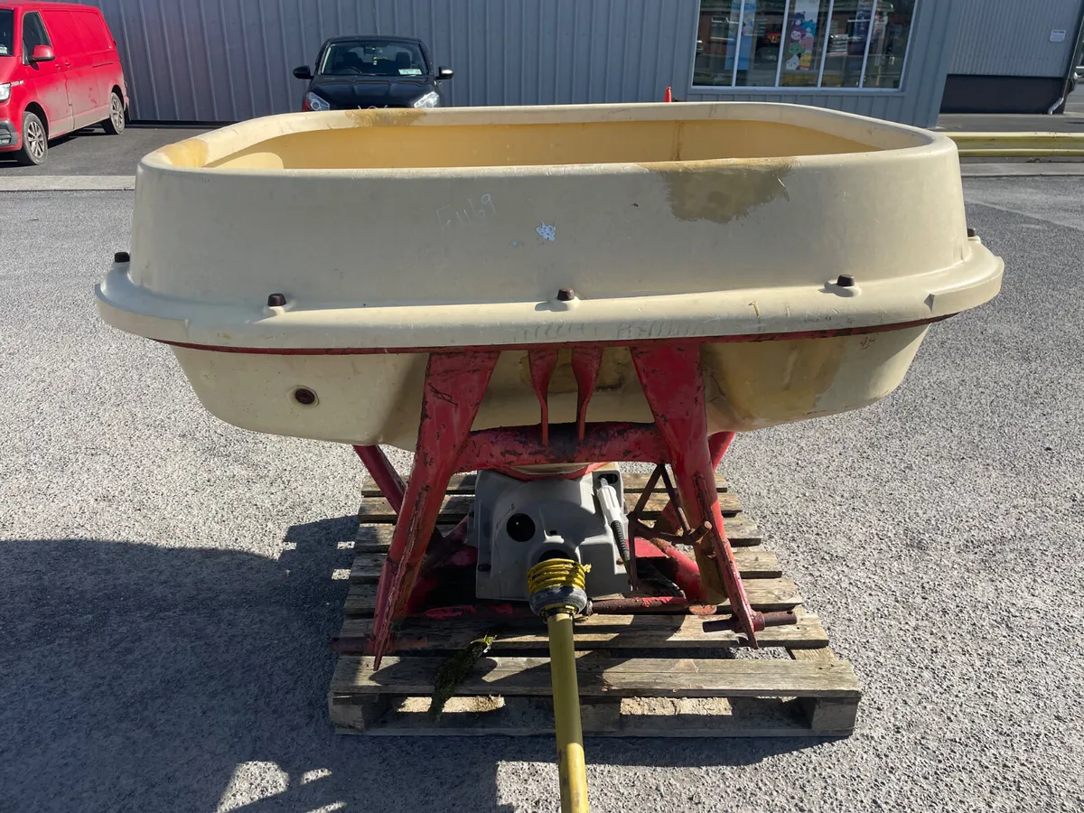 Vicon 1 ton fertiliser spreader - Image 2