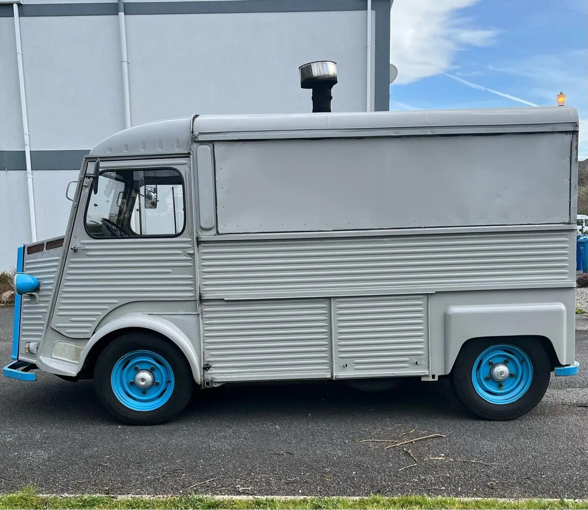 Citroen HY Woodfired pizza Food Truck - Image 2