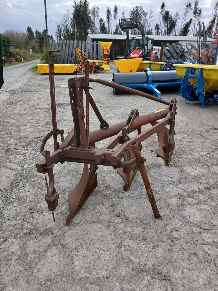 Bomford 3 furrow c/w discs for sale. - Image 2
