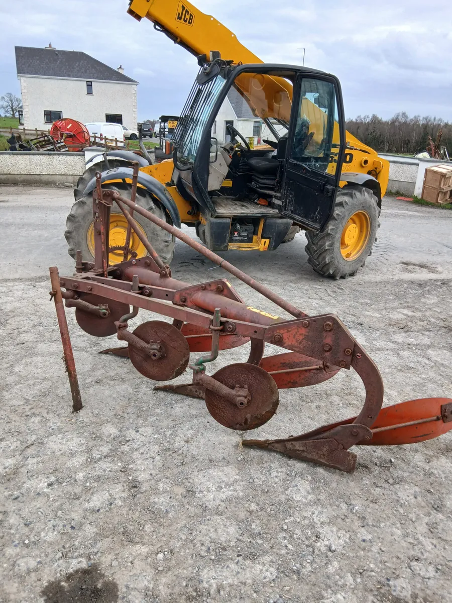 Bomford 3 furrow c/w discs for sale. - Image 4