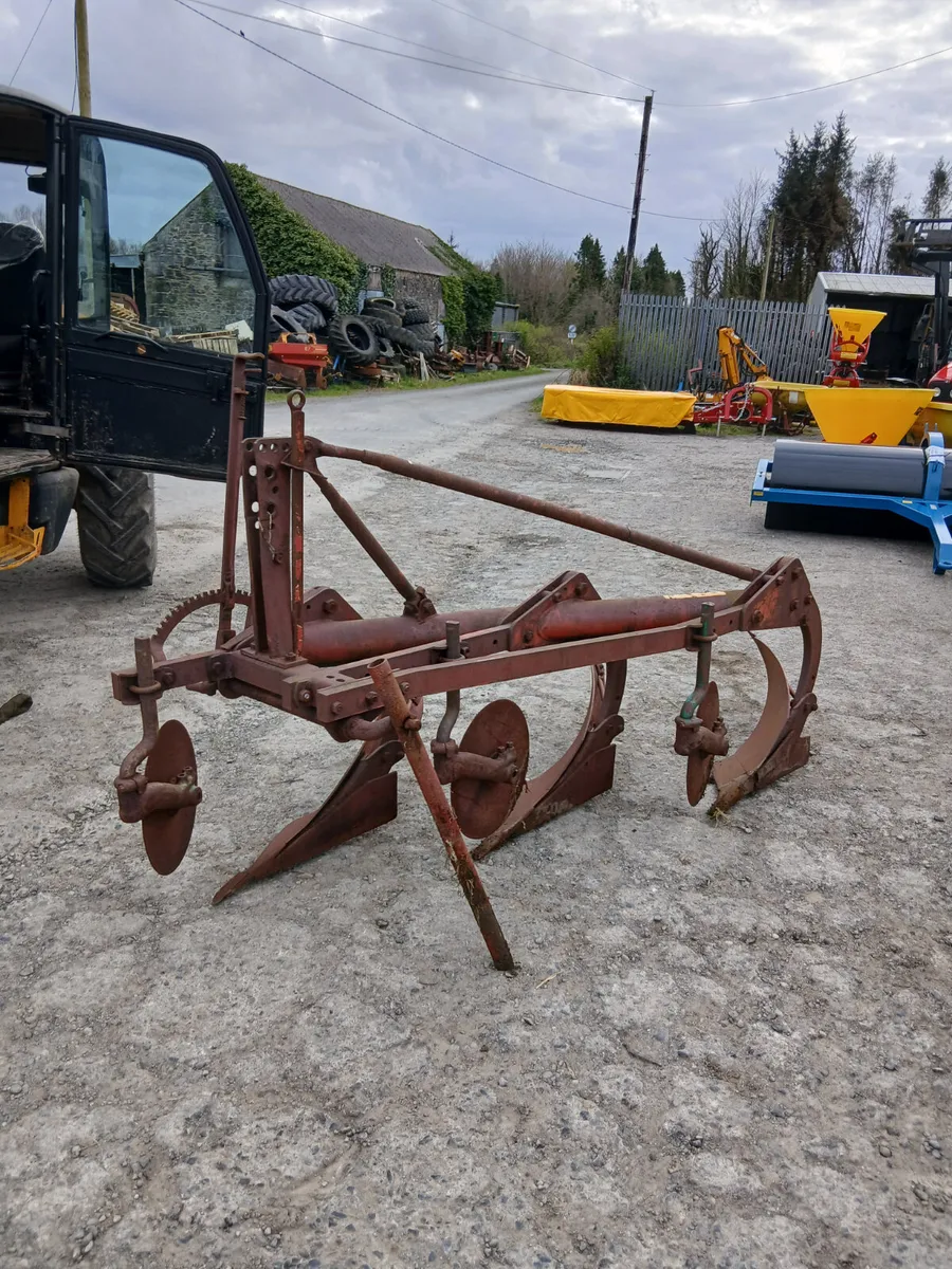 Bomford 3 furrow c/w discs for sale. - Image 3