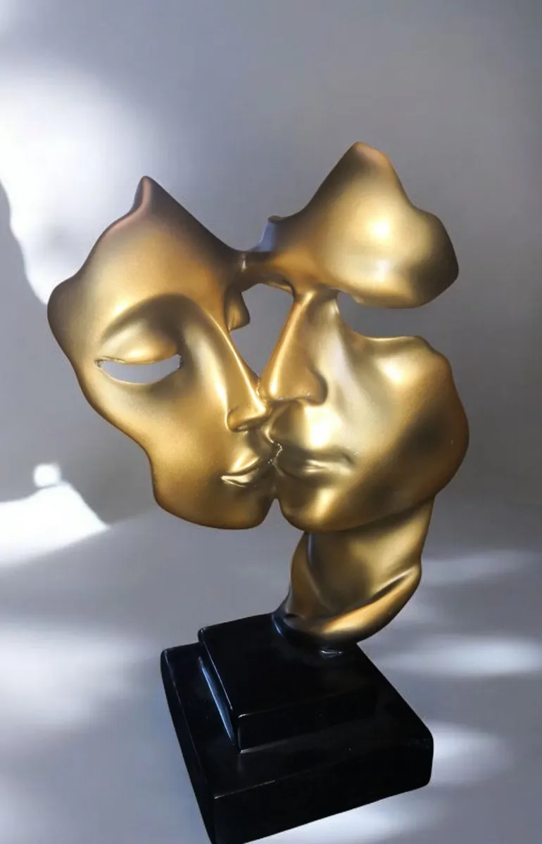 LOVE heavy statue 27cm - Image 1