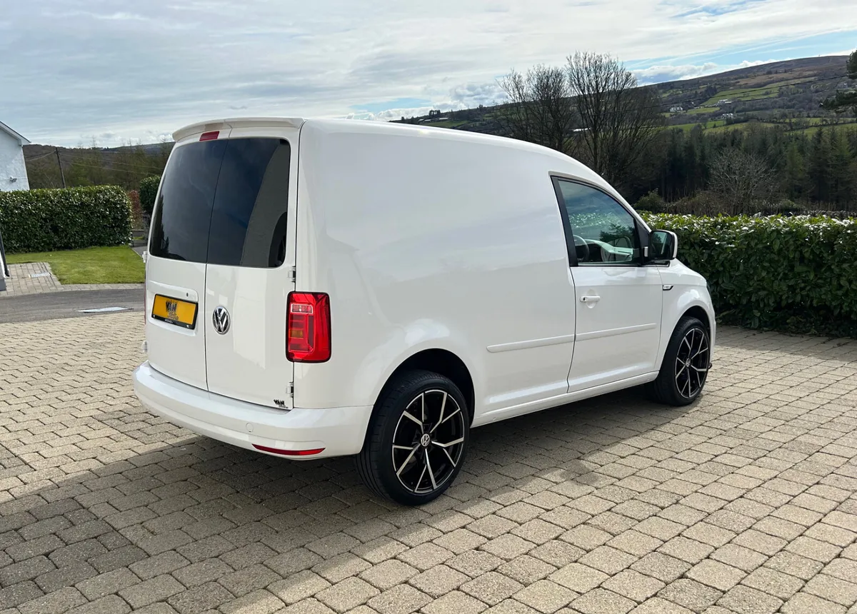 2018 Volkswagen Caddy 2.0 tdi Startline Fully Load - Image 4