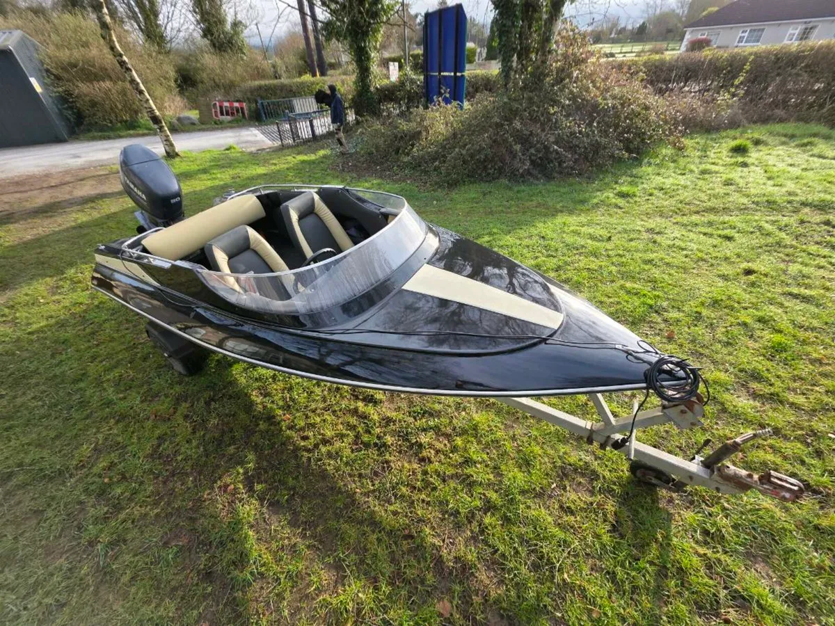 Fully renovated speed boat - Image 1