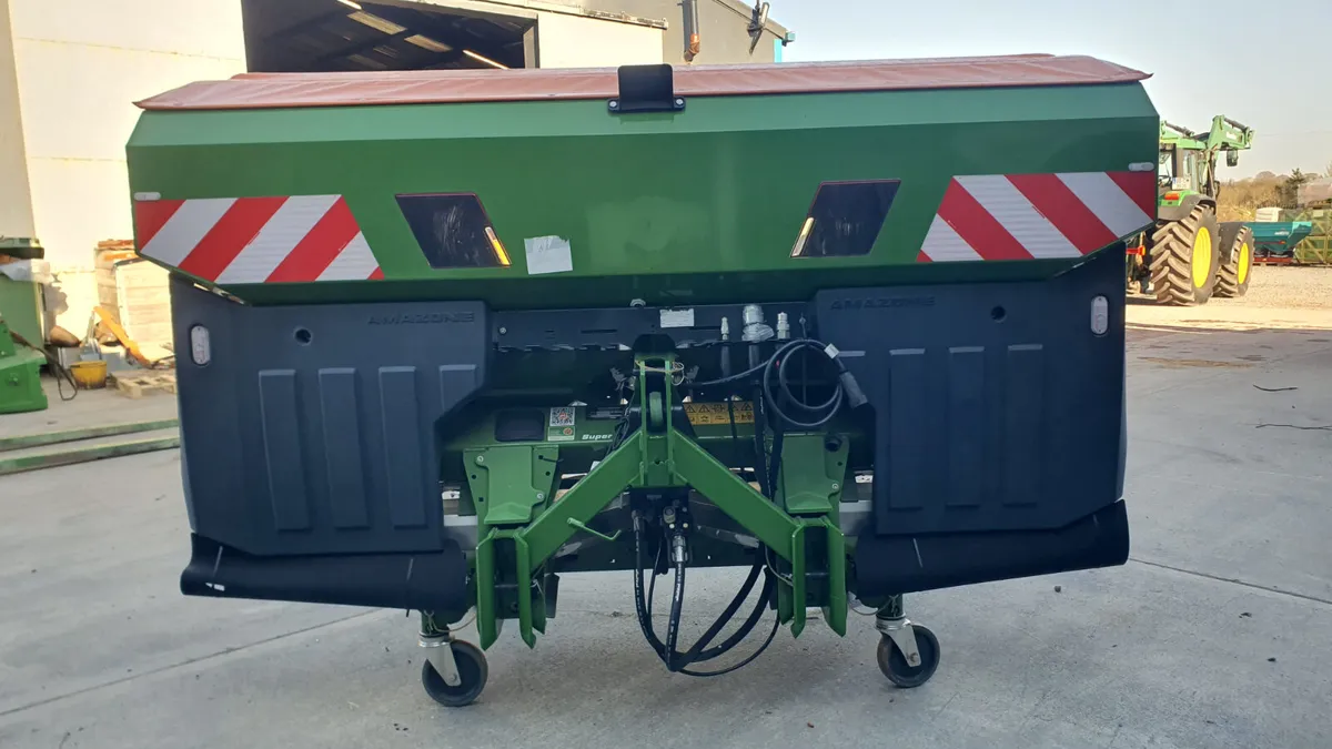 New Amazone ZATS 3200 Hydro Fertilizer Spreader - Image 3