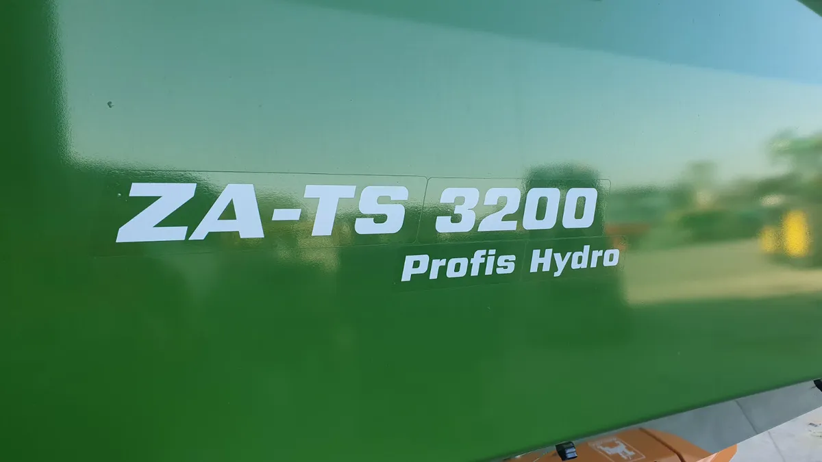 New Amazone ZATS 3200 Hydro Fertilizer Spreader - Image 4