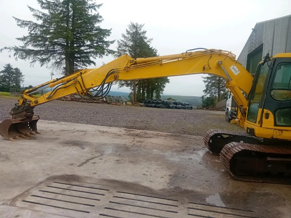 Komatsu excavator - Image 2