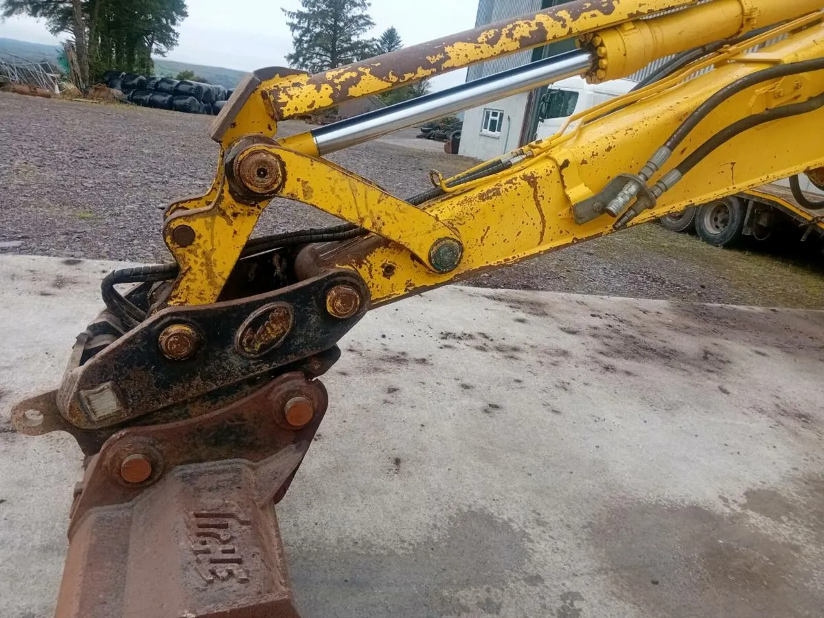 Komatsu excavator - Image 3