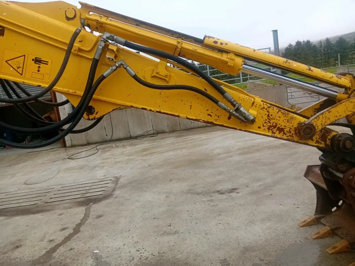 Komatsu excavator - Image 4