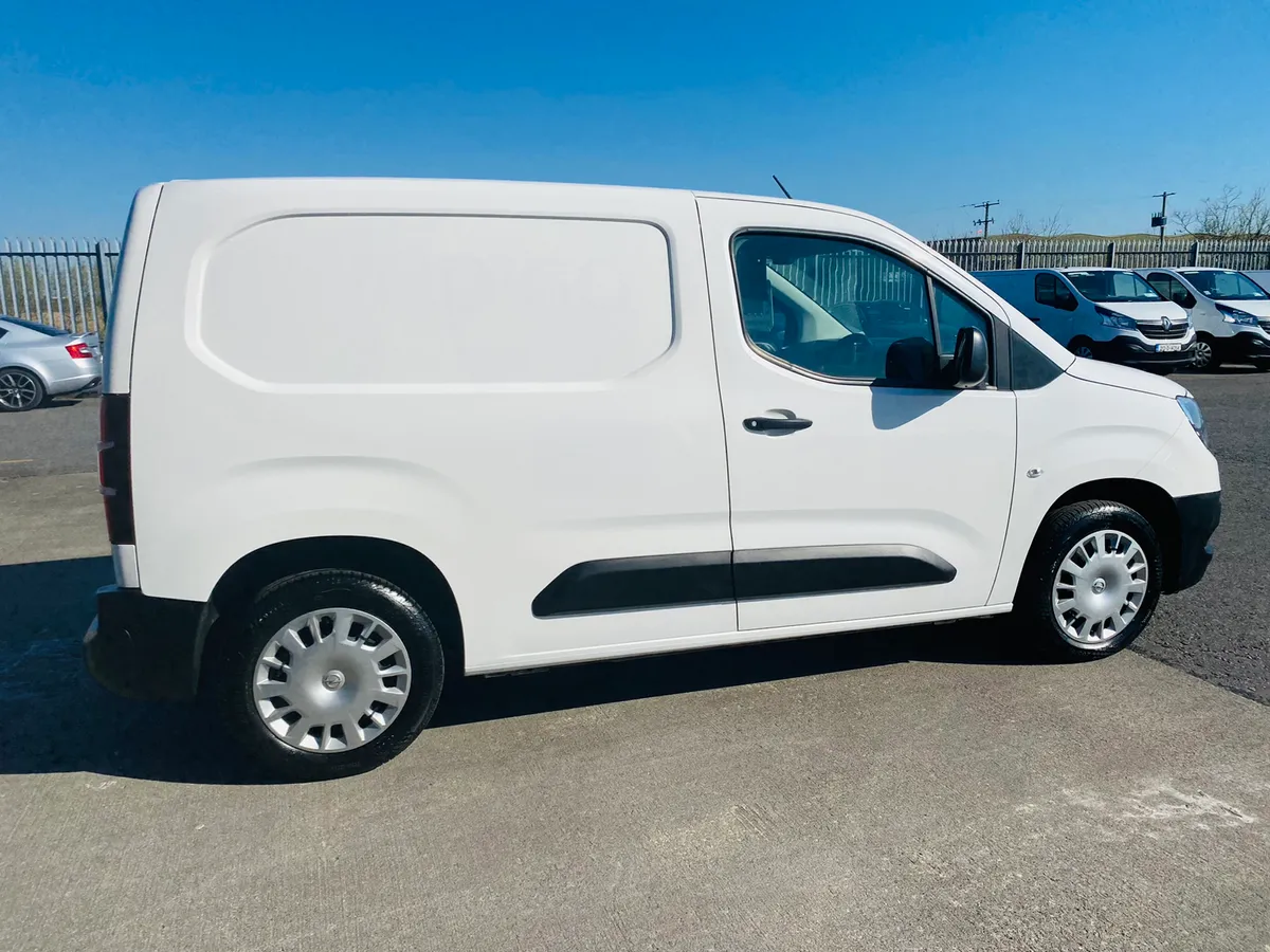 212 Opel Combo 1.5 €10,450 + VAT - Image 4