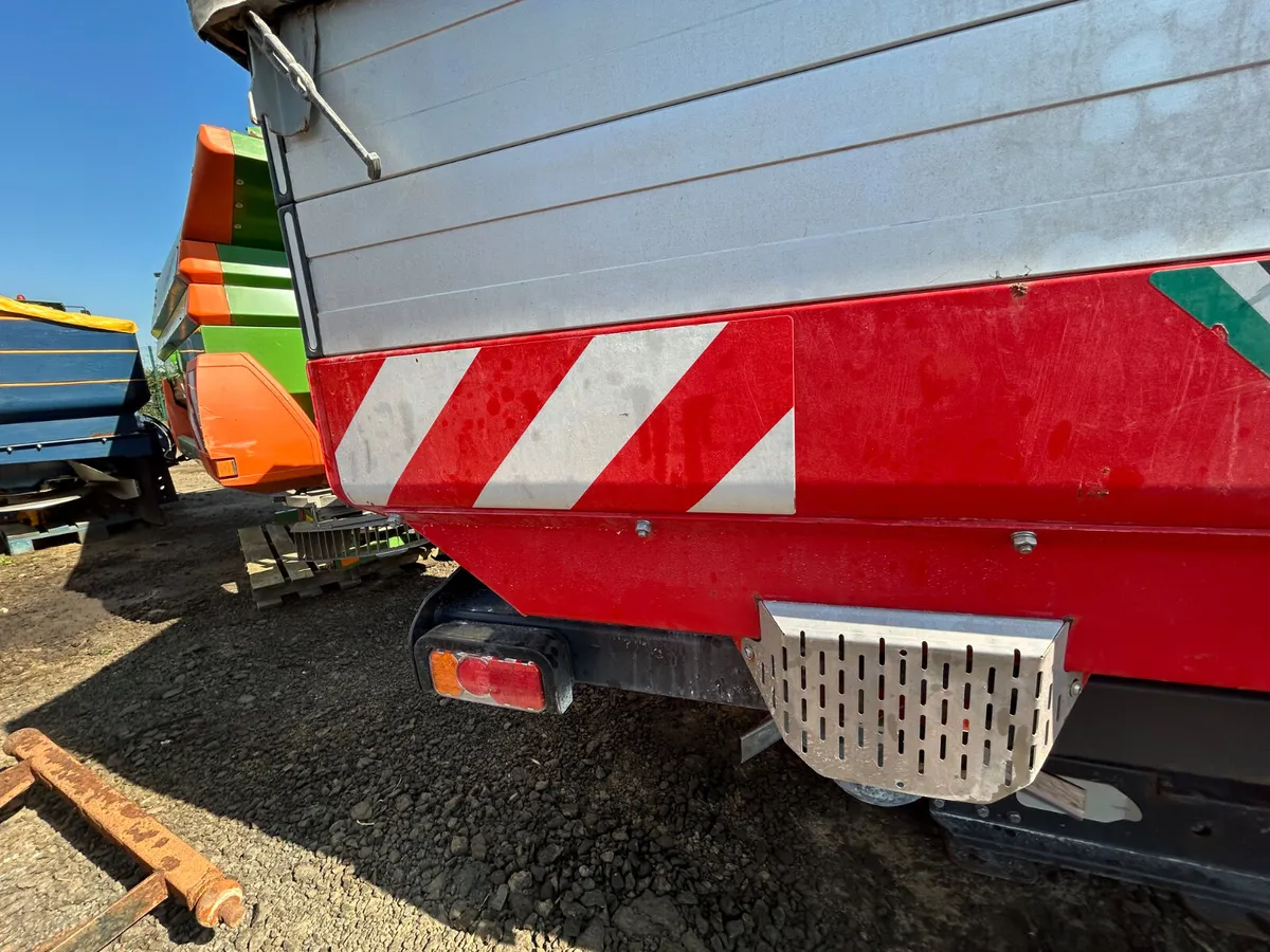 2017 Kverneland geospreadFertiliser sower - Image 4