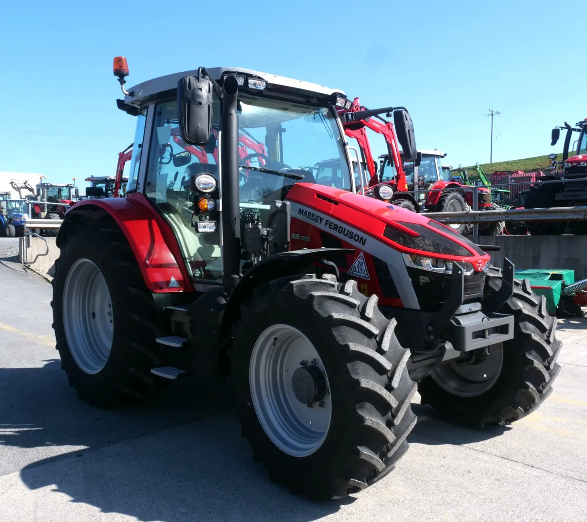 MASSEY FERGUSON 5S 125 - Image 4