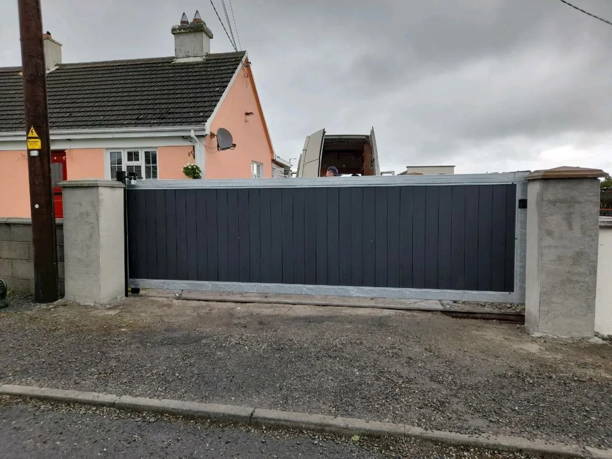 Sliding gates. - Image 1
