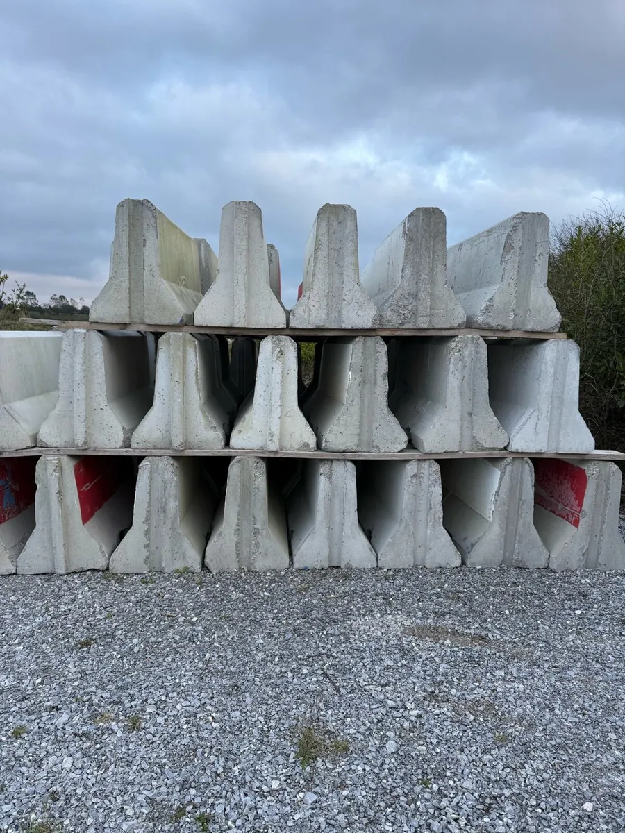 Jersey barriers - Image 4