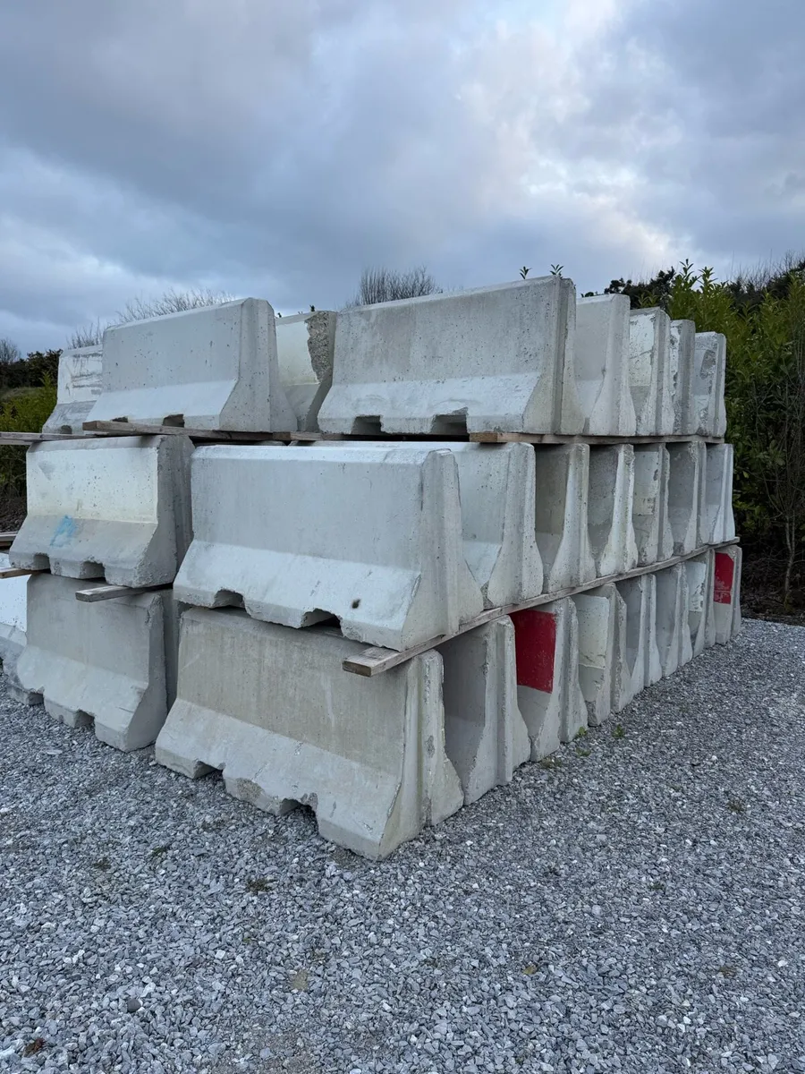 Jersey barriers - Image 1
