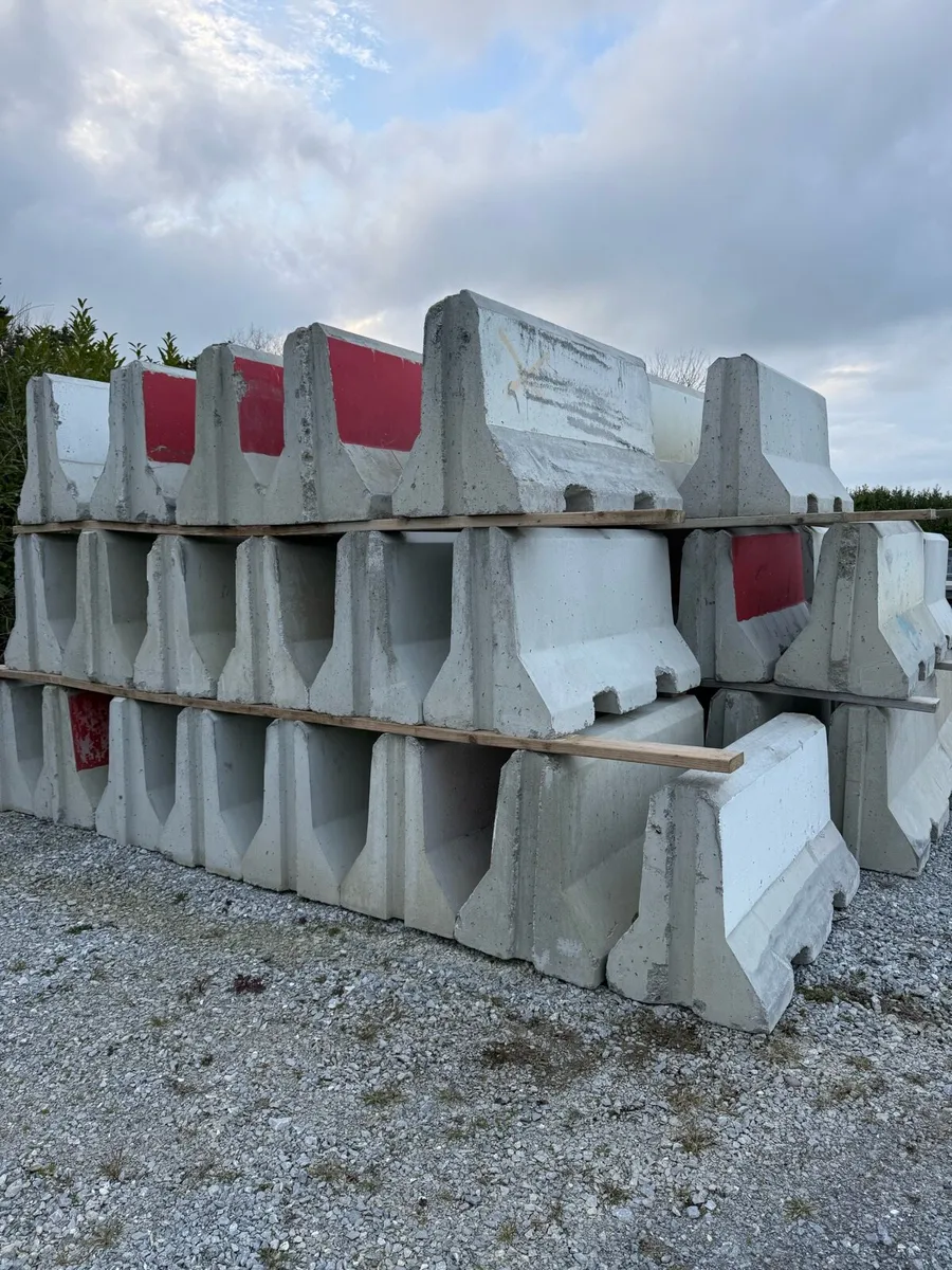 Jersey barriers - Image 3